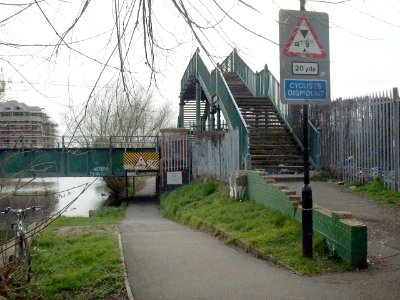 BedfordRoute51RailFootbridge