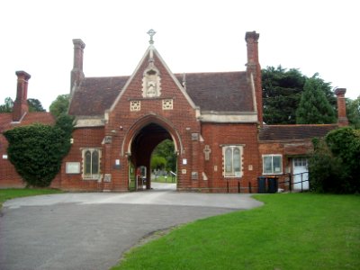 BedfordCemeteryGatehouse