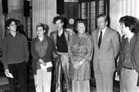 Beatrix reikt Prijs Vrije Schilderkunst uit, Bestanddeelnr 933-4528