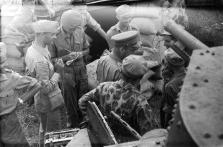 Bezoek aan bataljon Friesland 1-9 R.I. gelegerd te Tjimahi. Generaal Doorman s, Bestanddeelnr 60-6-2