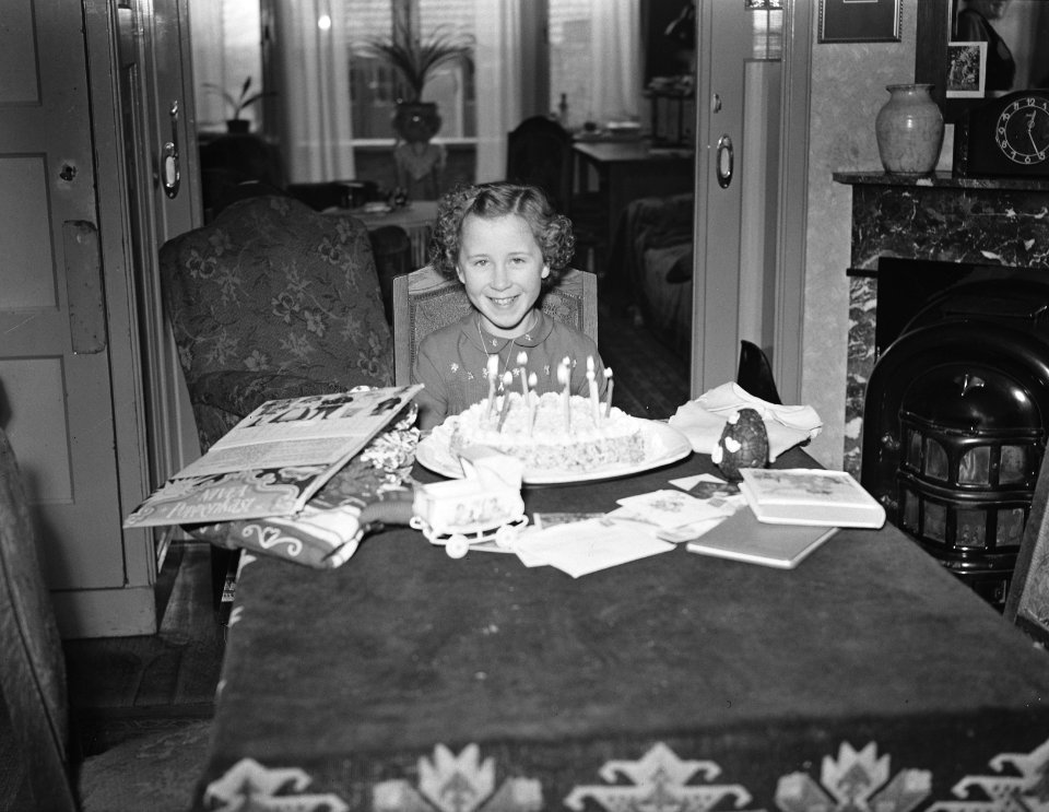 Beatrix-Irene-Wilhelmina-Juliana- Van der Broek (Soest) 10 jaar, Bestanddeelnr 904-4516