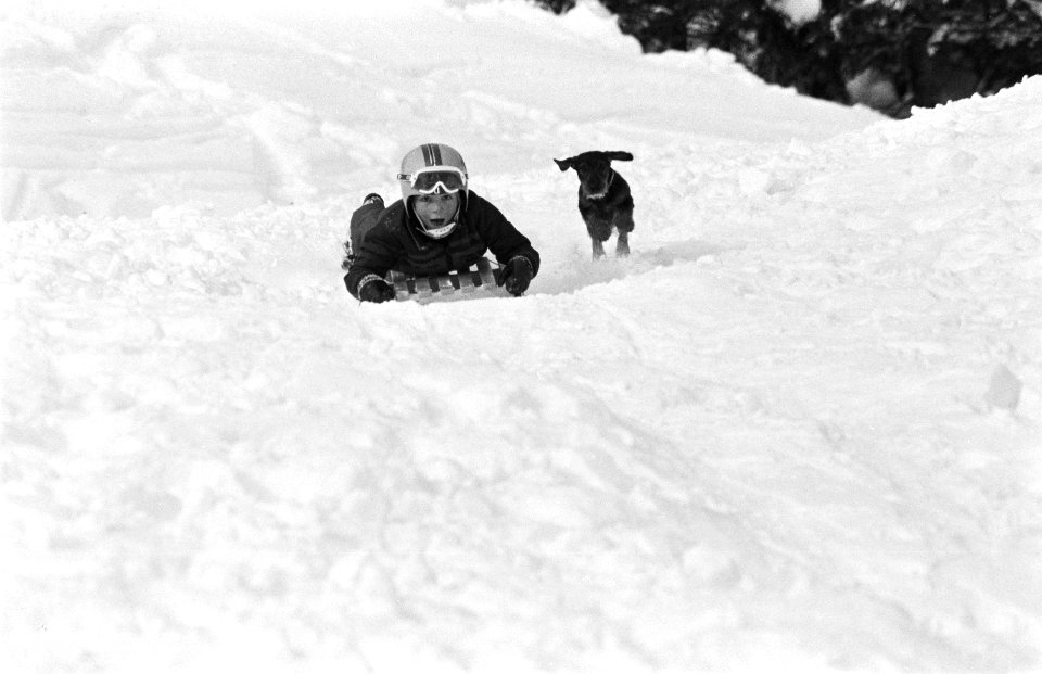 Beatrix en Claus met kinderen op wintervakantie in Lech, Oostenrijk Prins Wille, Bestanddeelnr 928-9716