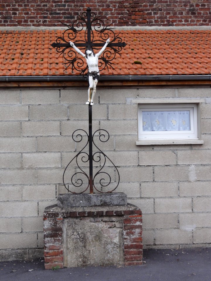 Beauvois-en-Vermandois (Aisne) croix de chemin