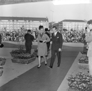 Beatrix en Claus en auto bij RAI, prinses Paola en prins Albert bij RAI, Bestanddeelnr 918-8679