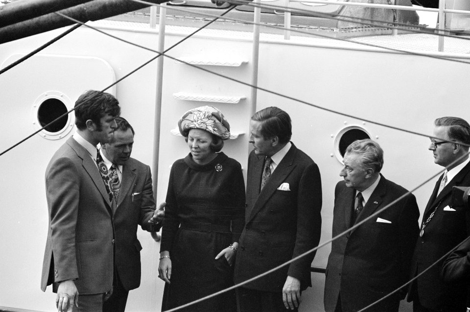 Beatrix en Claus brengen driedaags werkbezoek aan Zeeland vaartocht richting Oos, Bestanddeelnr 925-9128