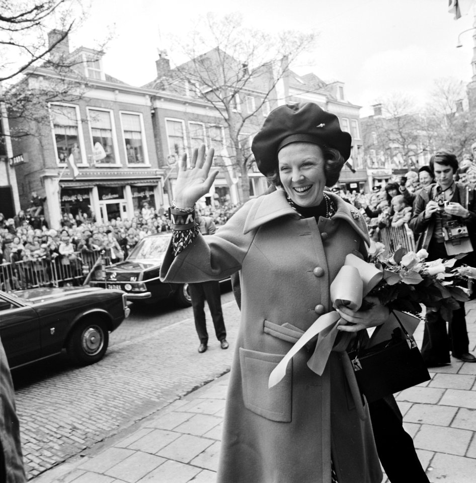 Beatrix en Claus bezoeken Friesland, aankomst Beatrix en Claus, Bestanddeelnr 927-1777