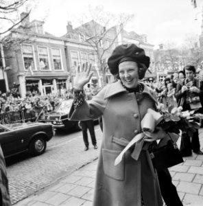 Beatrix en Claus bezoeken Friesland, aankomst Beatrix en Claus, Bestanddeelnr 927-1777