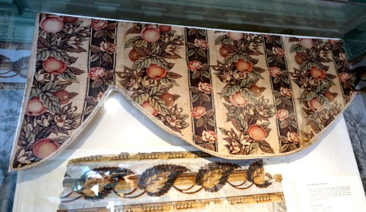 Bed valance, made by Hannah Dawes (1769-1851), Massachusetts, 1790-1793, English printed cotton, c. 1790 - Concord Museum - Concord, MA - DSC05736