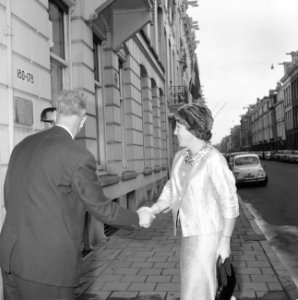 Beatrix vergadering van de vakcentrales bijgewoond in PC Hooftstraat te Amsterda, Bestanddeelnr 915-7192