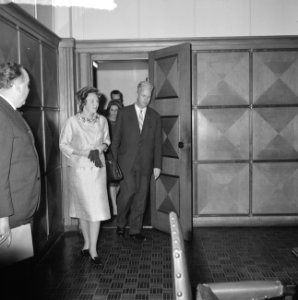 Beatrix vergadering van de vakcentrales bijgewoond in PC Hooftstraat te Amsterda, Bestanddeelnr 915-7189