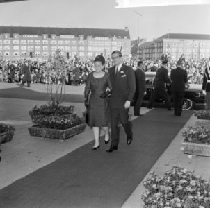 Beatrix en Claus en auto bij RAI, prinses Margriet en Pieter van Vollenhoven in , Bestanddeelnr 918-8684