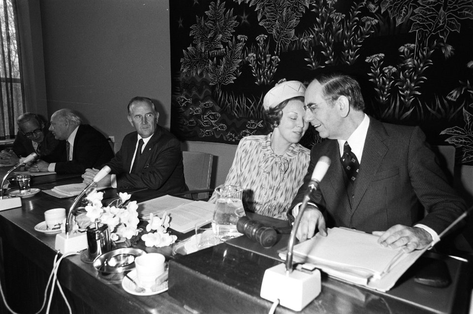 Beatrix en Claus woonden vergadering van de SER in Den Haag bij. Beatrix met SER, Bestanddeelnr 931-9903