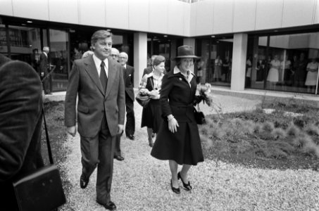 Beatrix opent Sint Franciscus Gasthuis in Rotterdam, Bestanddeelnr 928-8314 photo