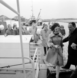 Beatrix en Claus bezoeken Friesland, Beatrix op boot, Bestanddeelnr 927-1771