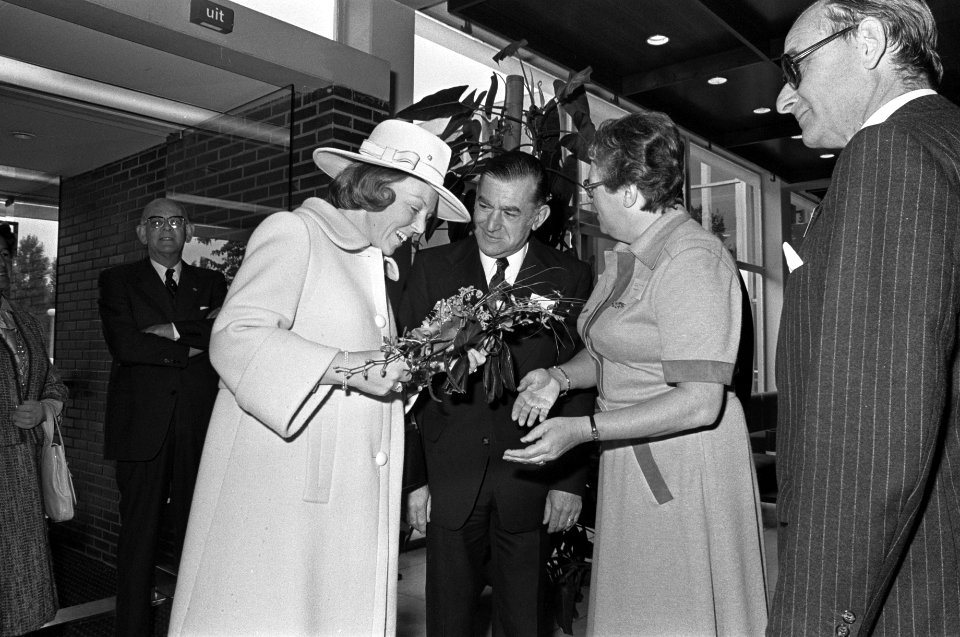 Beatrix bij bijeenkomst Ned Genootschap van burgemeester in Congrescentrum A'da, Bestanddeelnr 928-1945