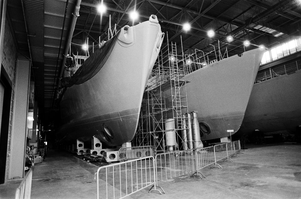 Beatrix heeft mijnenbestrijdingsvaartuig Alkmaar gedoopt op Scheepswerf in Alb, Bestanddeelnr 932-1671
