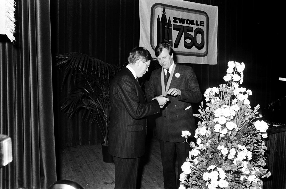Beatrix en Claus wonen gedeelte Oranje congres van Fed.van Oranjeverenigingen in, Bestanddeelnr 930-8206