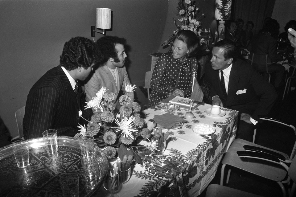 Beatrix en Claus spreken met gastwerknemers uit Marokko en Turkije te Amersfoort, Bestanddeelnr 925-8258