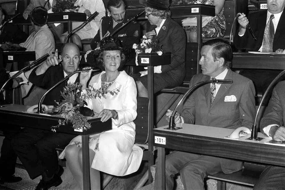 Beatrix en Claus openen Bloemenveilinggebouw te Aalsmeer, Beatrix en Claus in ve, Bestanddeelnr 925-8773