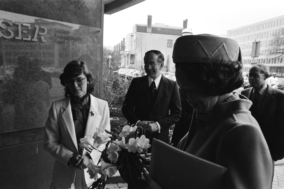Beatrix en Claus woonden vergadering van de SER in Den Haag bij. Nummer 2 Van Ve, Bestanddeelnr 931-9905