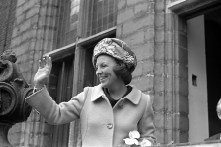 Beatrix en Claus brengen driedaags werkbezoek aan Zeeland tijdens bezoek aan Tho, Bestanddeelnr 925-9120