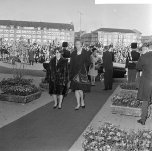 Beatrix en Claus en auto bij RAI, prinses Christina en bij RAI, Bestanddeelnr 918-8681