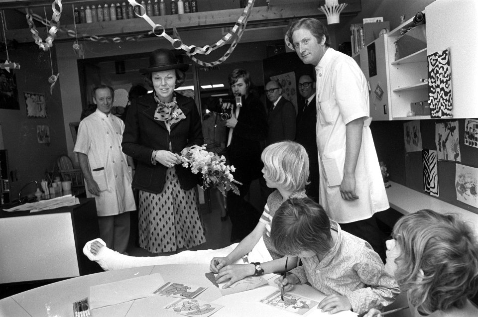 Beatrix bezoekt kinderafdeling, Bestanddeelnr 927-1846
