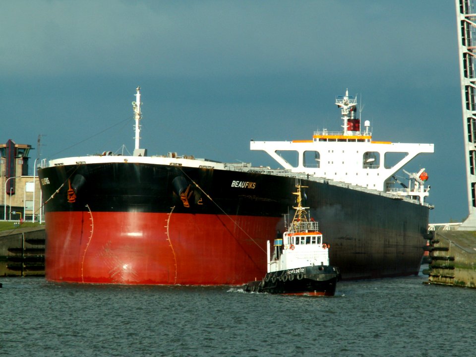 Beaufiks - IMO 9311816 - Callsign H8HE out of lock at Port of Antwerp, Belgium 01-Jan-2005