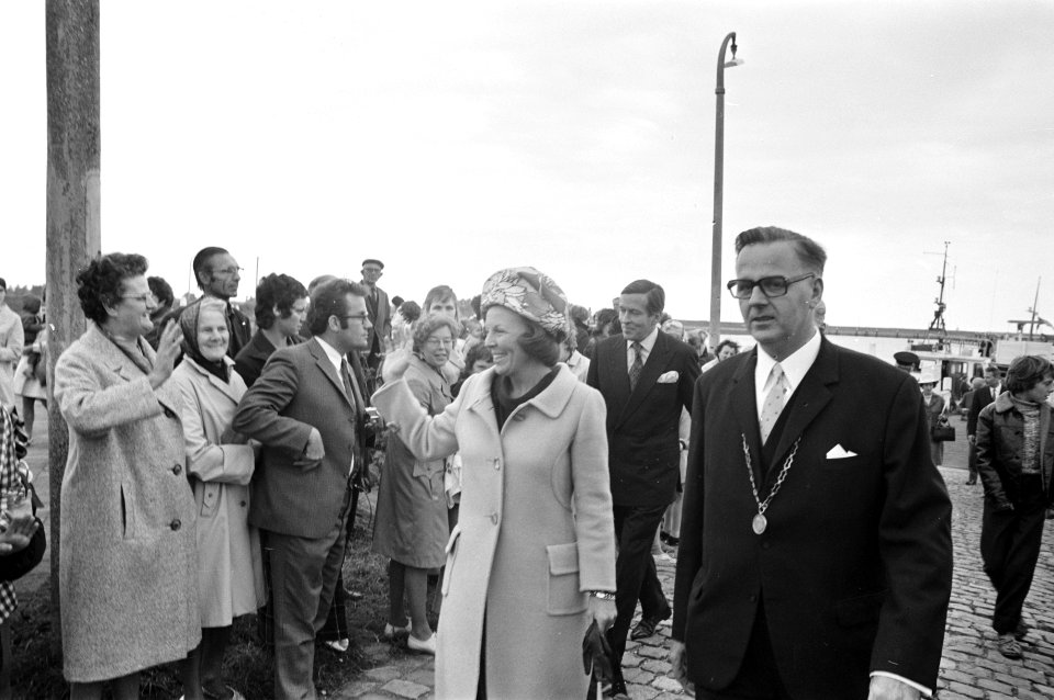 Beatrix en Claus brengen driedaags werkbezoek aan Zeeland vaartocht richting Oos, Bestanddeelnr 925-9130
