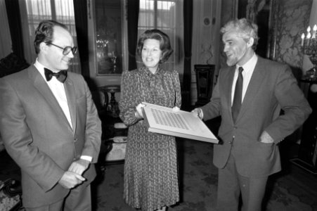 Beatrix ontving (compter) postzegels met beeltenis op Paleis Lange Voorhout van , Bestanddeelnr 931-8581