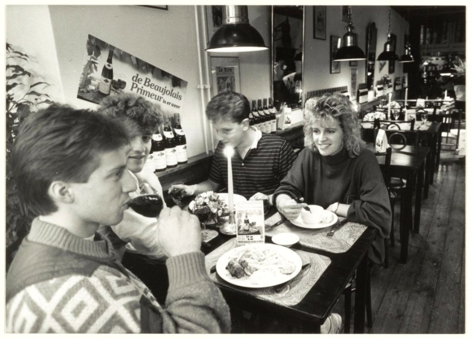 Beajolais Primeur avond in Brasserie Spektakel, Spekstraat 4. NL-HlmNHA 54020789