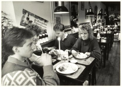 Beajolais Primeur avond in Brasserie Spektakel, Spekstraat 4. NL-HlmNHA 54020789