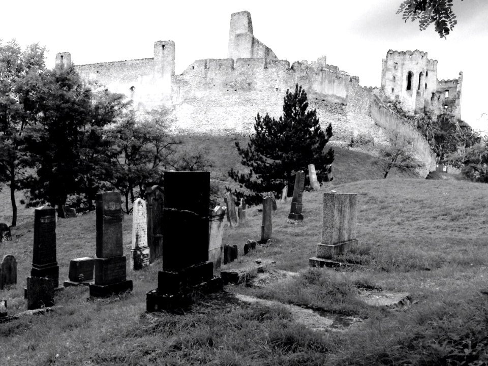 Beckov Cemetery And Castle (188008029)