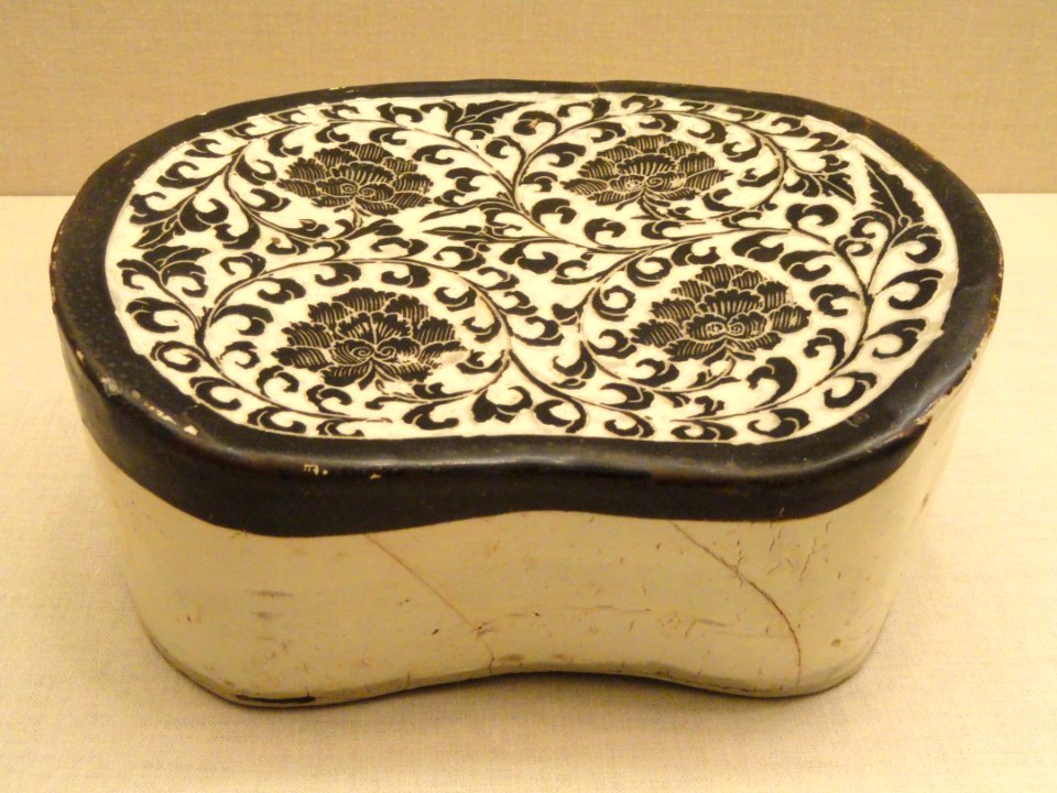 Bean-Shaped Pillow, early 12th century, Northern Song Dynasty, China, cizhou-type ware, stoneware with carved peony scroll - Art Institute of Chicago - DSC00263