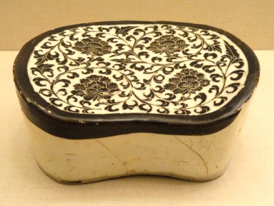 Bean-Shaped Pillow, early 12th century, Northern Song Dynasty, China, cizhou-type ware, stoneware with carved peony scroll - Art Institute of Chicago - DSC00263