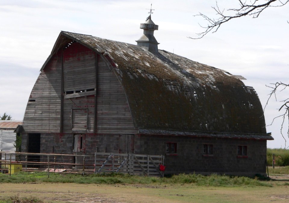 Beamer barn (Gove Co) from NE 2