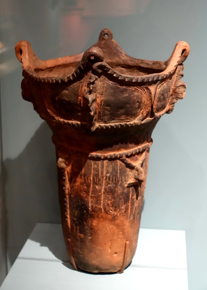 Beaker, Japan, c. 2500 BC, earthenware - Middlebury College Museum of Art - Middlebury, VT - DSC08199
