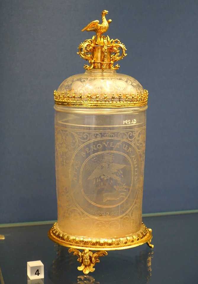 Beaker for the golden wedding anniversary of Wilhelm and Sabine Kress, probably Georg Schwanhardt I, Nuremberg, 1635, glass - Germanisches Nationalmuseum - Nuremberg, Germany - DSC02727