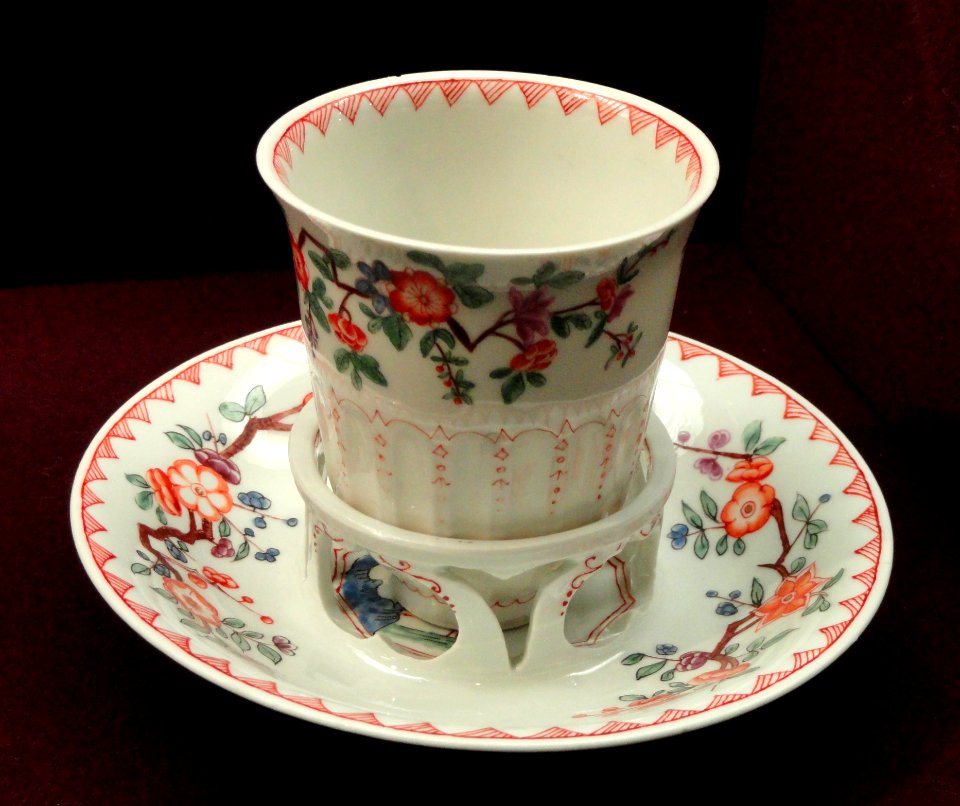 Beaker and trembleuse saucer, c. 1725, Du Paquier factory, hard-paste porcelain, overglaze enamels - Gardiner Museum, Toronto - DSC00962