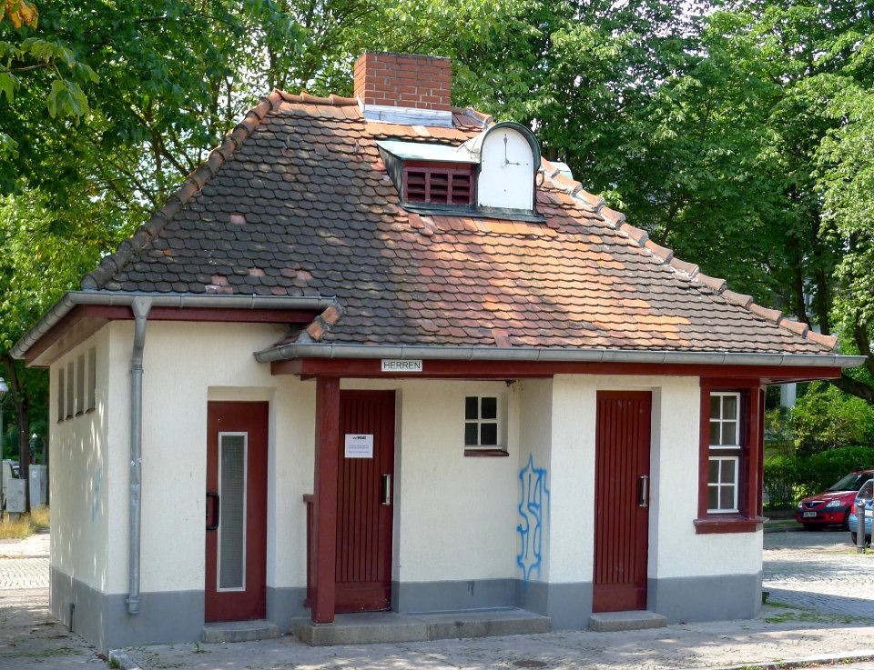 Bedürfnisanstalt Ludwig-Beck-Platz (Berlin-Lichterfelde)