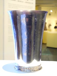 Beaker, Henricus Boelen, New York, c. 1730, silver - Brooklyn Museum - Brooklyn, NY - DSC08446