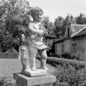 Beeld in de tuin van kasteel Weikersheim, Bestanddeelnr 254-3966