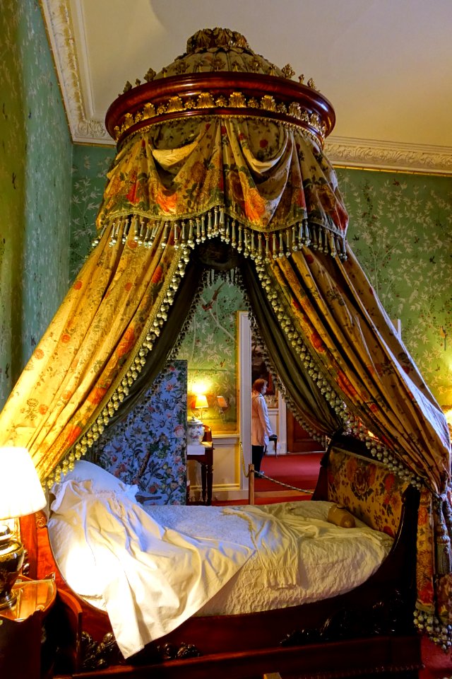 Bed - Marquis and Marchioness of Normanby Bedrooms - Chatsworth House - Derbyshire, England - DSC03332
