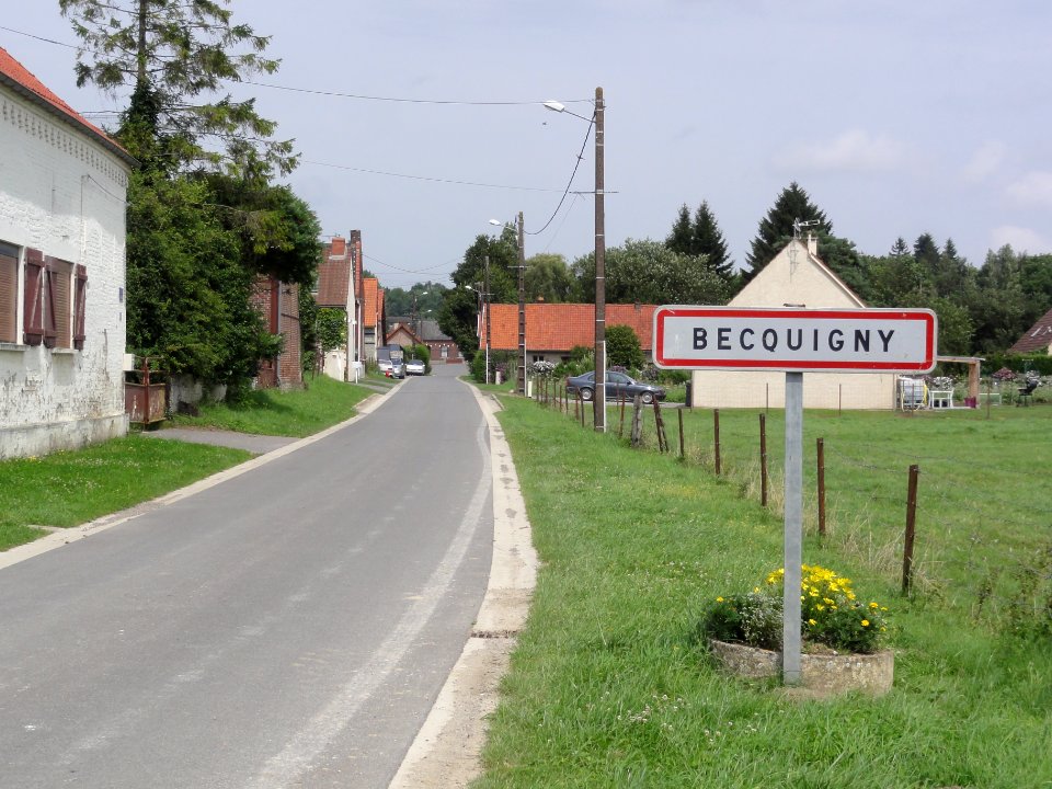 Becquigny (Aisne) city limit sign