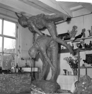 Beeld opgesteld in het atelier van de kunstenaar, Bestanddeelnr 918-4616