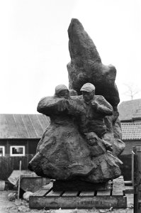 Beeld ter nagedachtenis aan in Tweede Wereldoorlog omgekomen zigeuners van Amste, Bestanddeelnr 929-5548
