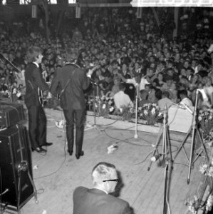 Beatles in ons land, hun optreden in de veilinghal te Blokker, publiek, Bestanddeelnr 916-5171