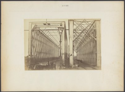 Beeld van de portalen van de beide bruggen vanuit het verlengde van de bruggen, Bestanddeelnr 664