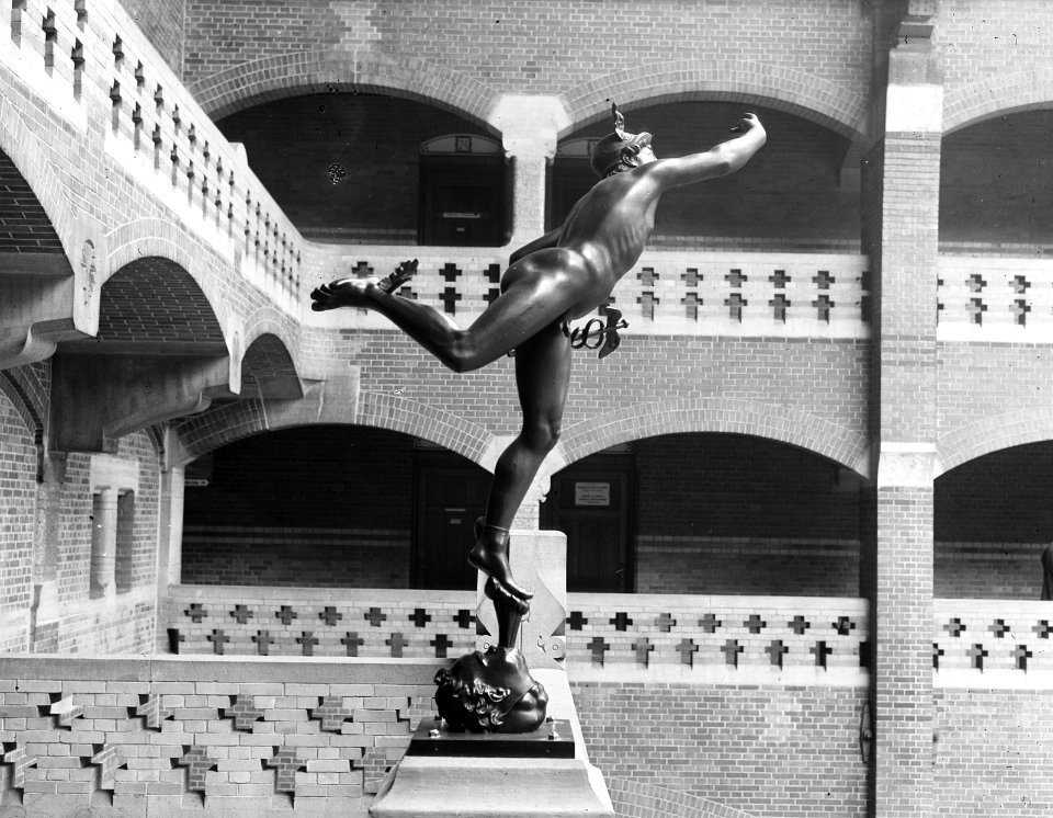 Beeld van de Griekse god Hermes in de Koopmansbeurs te Amsterdam, Bestanddeelnr 901-8593