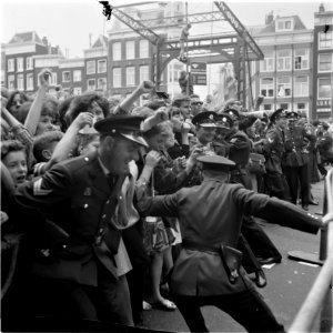 Beatles in Nederland, de politie had moeite publiek in bedwang te houden, Bestanddeelnr 916-5113